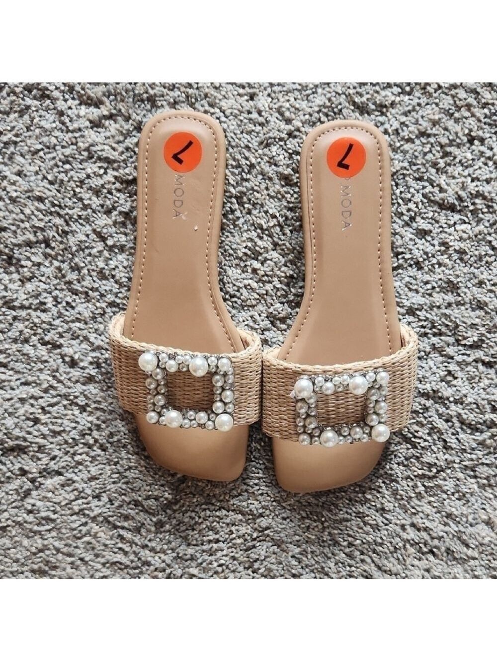 Moda Tan Straw Slide  Sandals with Crystal And Pearl Embellishments Size 7